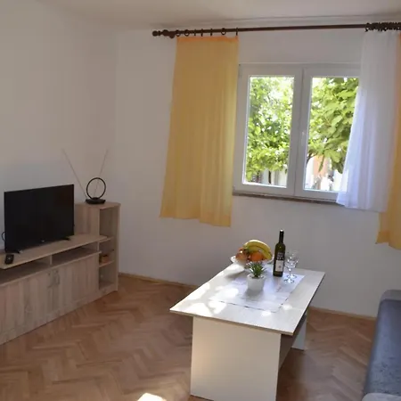 Ana Apartment *